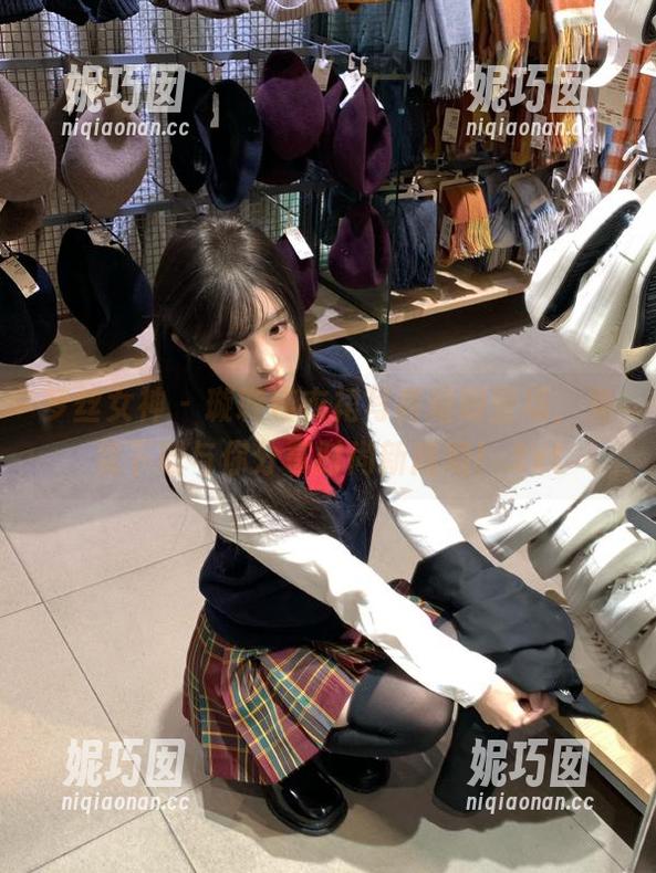 梦丝女神 - 璇璇连衣裙写真耀眼登场，免费下载与你分享时尚新趋势！.txt
