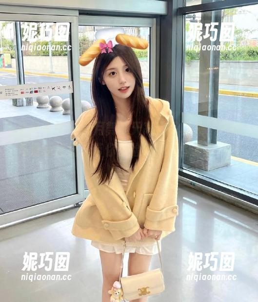 梦丝女神 - 花月舞夏天高清写真集，火热与清新碰撞，带你体验不一样的夏季风情！.txt
