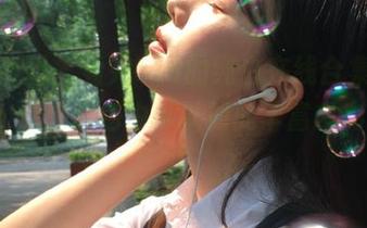 森萝财团 – 看完Sia的纯白在线合集，才明白：原来白色也可以如此丰富多彩！.txt