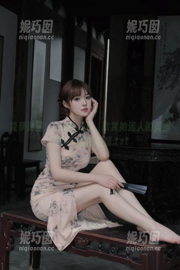 森萝财团 - 走近aika，欣赏她迷人的美脚写真与细腻表情.txt