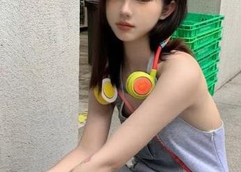 森萝财团 – 探索小樱的红裙魅力，精美写真套图让你一睹她的风采.txt