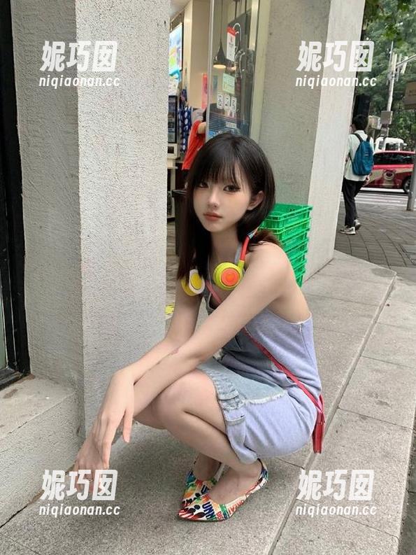森萝财团 - 探索小樱的红裙魅力，精美写真套图让你一睹她的风采.txt