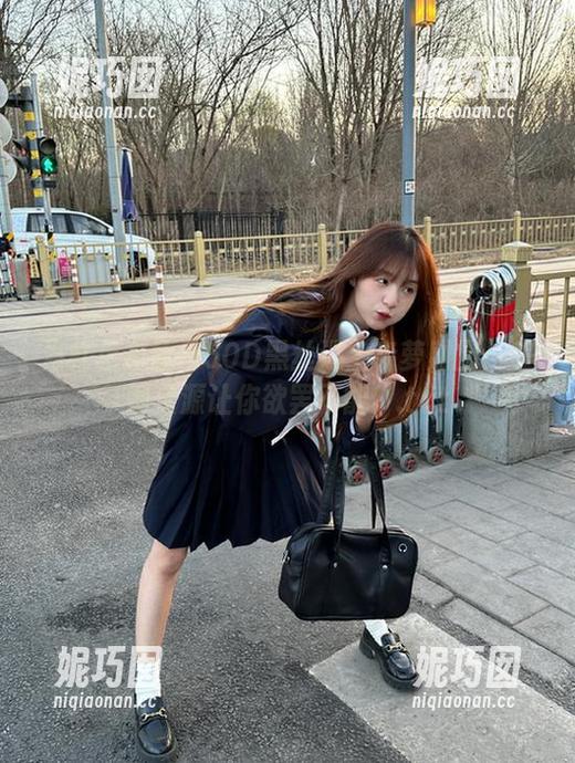 当红色布鲁马50D黑丝遇上森萝财团：美图资源让你欲罢不能！.txt