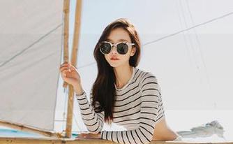 最新森萝财团白丝少女套图：午休时光下的清新气息与优雅.txt