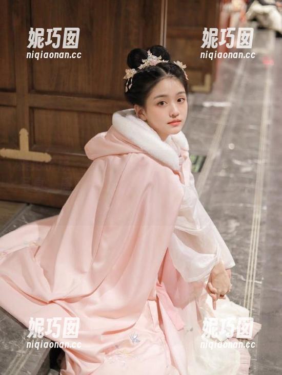 模范学院 - 高清Laura苏雨彤比基尼艺术写真，感受到无与伦比的美丽瞬间，快来免费下载！.txt