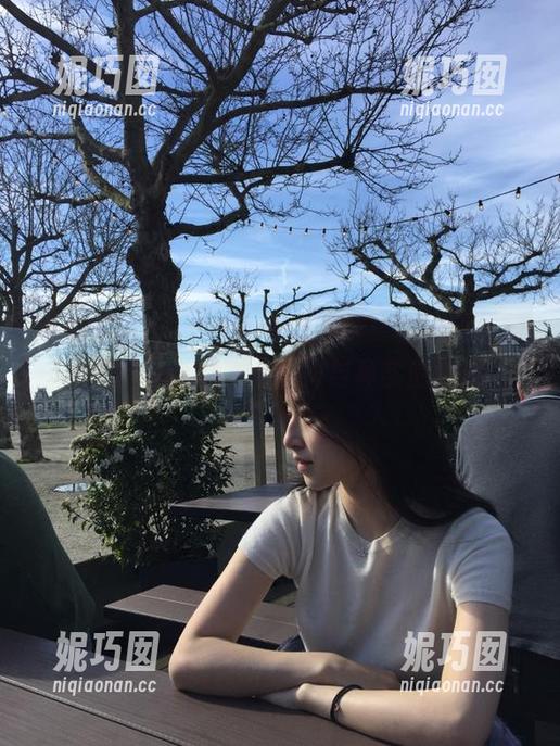 模范学院 - youOvOyou少女私拍原图探索：捕捉每个动人的瞬间与真实的情感.txt