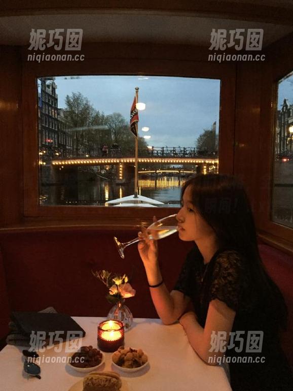 模范学院 - 演绎思淇Sukiiii的风格，全套连衣裙写真捕捉每一个动人瞬间！.txt