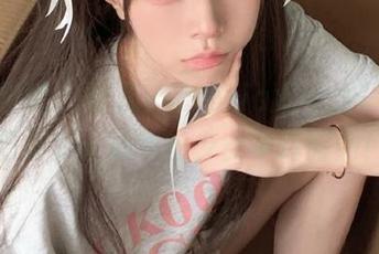 模范学院 – 果儿Victoria双马尾写真，分享那些令人心动的少女梦幻时刻！.txt