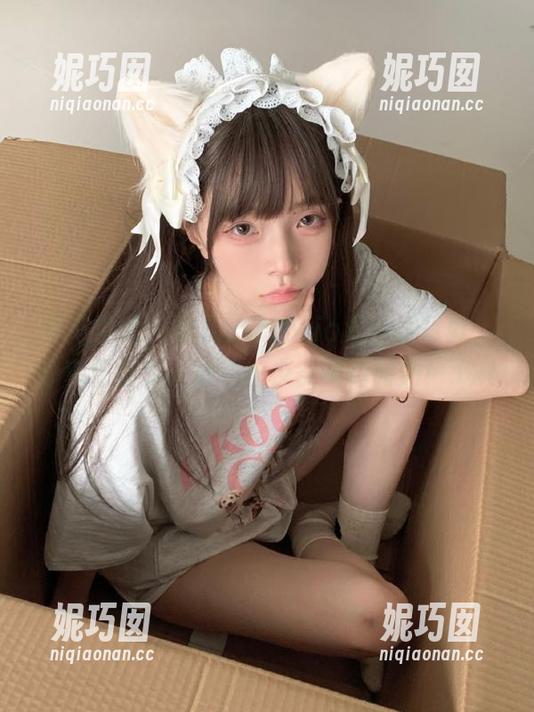 模范学院 - 果儿Victoria双马尾写真，分享那些令人心动的少女梦幻时刻！.txt