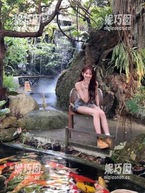 模范学院 - 品味柳侑绮Sevenbaby的礼服作品集，分享独特的时尚幽默感，笑得你前仰后合！.txt