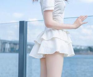模范学院 – 蒋小静Jessica分享长腿写真图片，揭示时尚与个性如何完美结合的秘密.txt