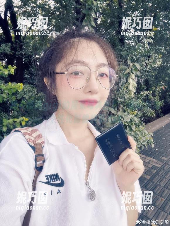 探索樱晚gigi的居家写真世界，定制你的个性化影像故事.txt