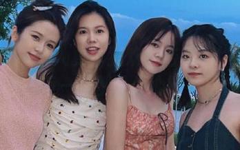 微密圈 – 踏入夏季狂欢！洁己u比基尼图包精选，每一幅都让你心动不已！.txt