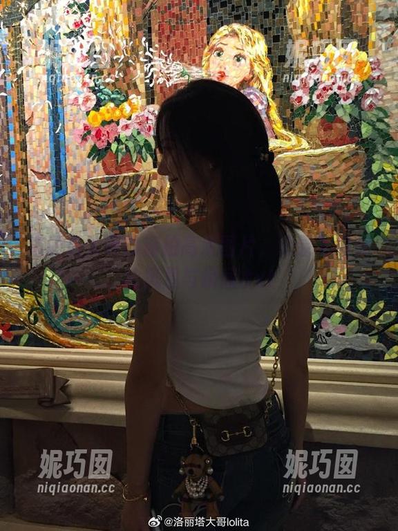 洛丽塔大哥的旅拍高清图片，记录下最美的风景与瞬间.txt