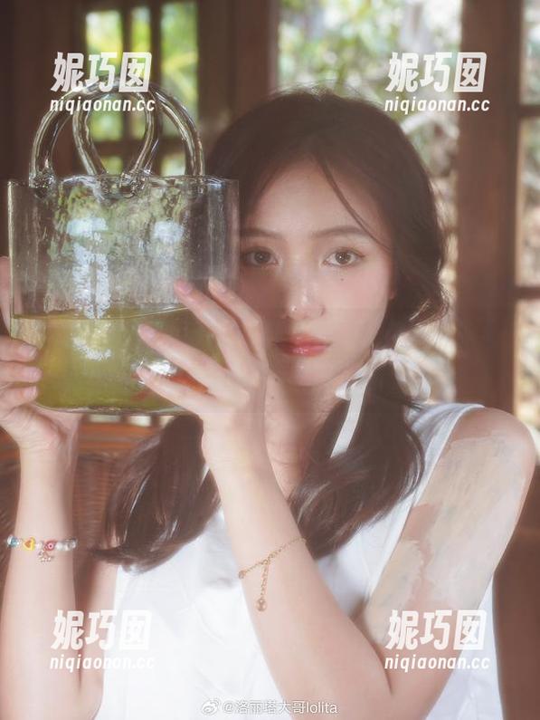 女仆写真新境界！洛丽塔大哥精选原图，逗趣与美丽的完美结合！.txt