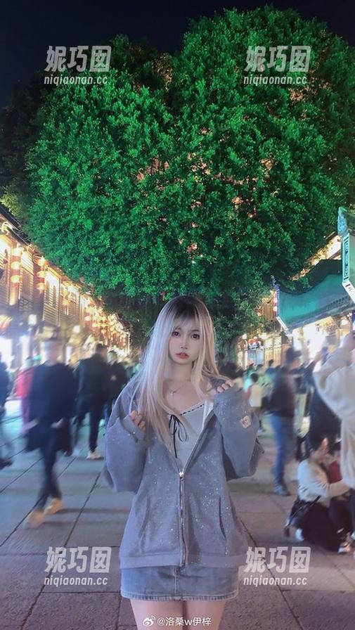 高清呈现！洛桑w伊梓网袜丝带兔兔，梦幻写真引人入胜.txt