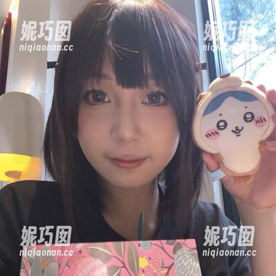 浅安安的梦境旅程：探索睡前故事中的精美cos图集.txt