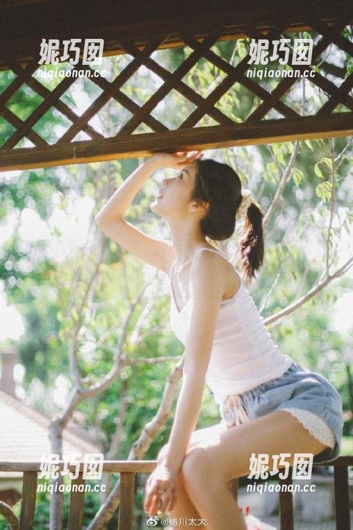 激萌文化 - “之应甜心”魅惑写真：欣赏她最新美图图集中的甜美世界.txt