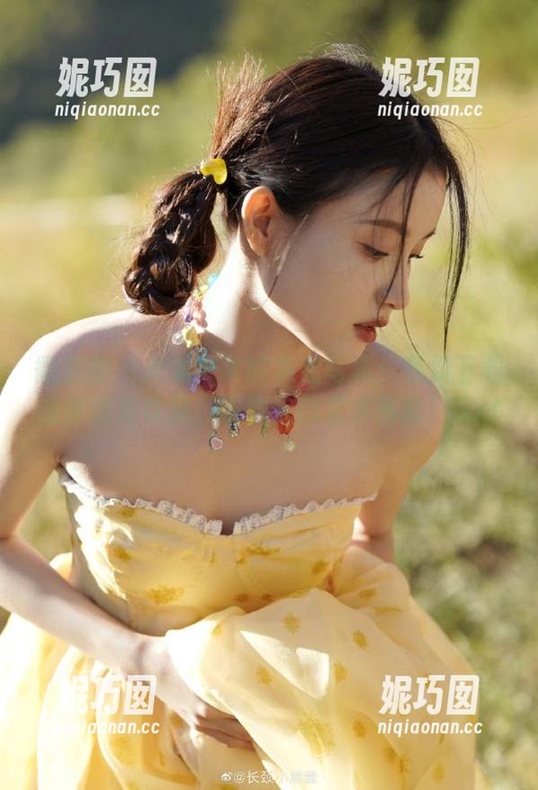 微密圈 - 火龙果羊的裸足写真：免费下载这些优雅作品，重塑你的艺术体验！.txt