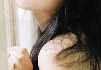 爱蜜社 – 细腻的张思允连衣裙作品，图库带你畅游时尚宇宙.txt