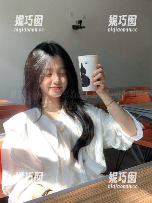 爱蜜社 - 在线共享心妍小公主的奶牛美图，感受每一帧的温暖与活力.txt