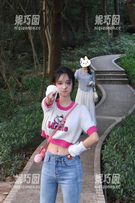 爱蜜社 - 夏日里的程小烦不烦：高清美图记录青春的每一缕阳光.txt