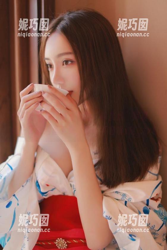 爱蜜社 - 找到酥小白的“裤里丝”写真，别忘了去网盘下载，精彩不容错过！.txt