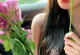 微密圈 – 独家下载牛奶里的果汁全集，吊带写真带你感受青春！.txt