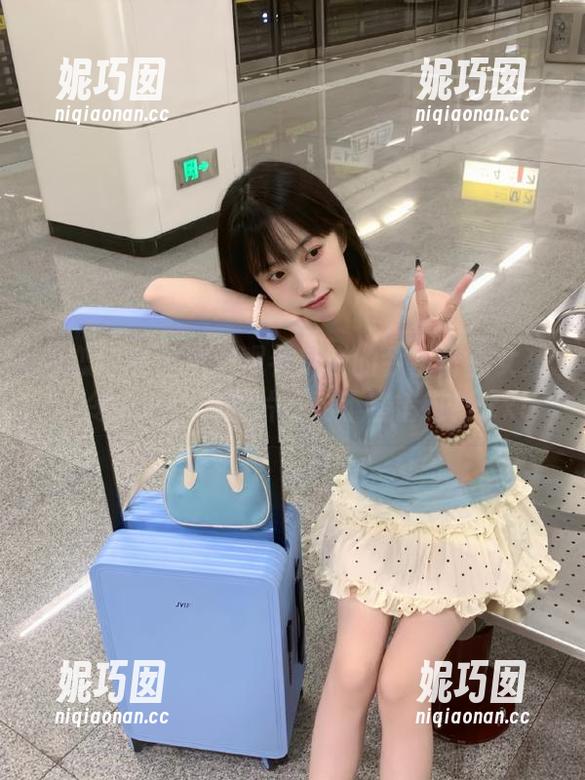 物恋传媒 - 欢迎观看岚岚的今日份酷女孩，令人心动的图片绝对不容错过！.txt