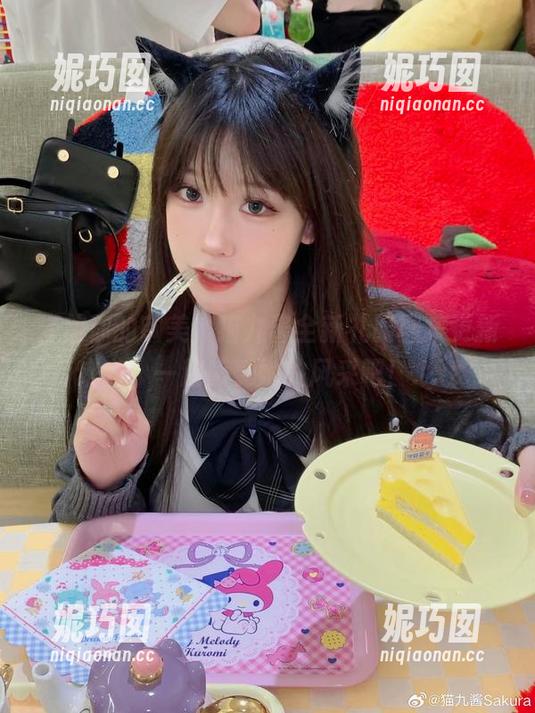 释放你的审美，猫九酱全新礼服图集更新来袭，一起感受她的风采吧！.txt
