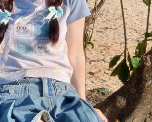 白莉爱吃巧克力套装写真在线合集，展现时尚风格与个性魅力！.txt