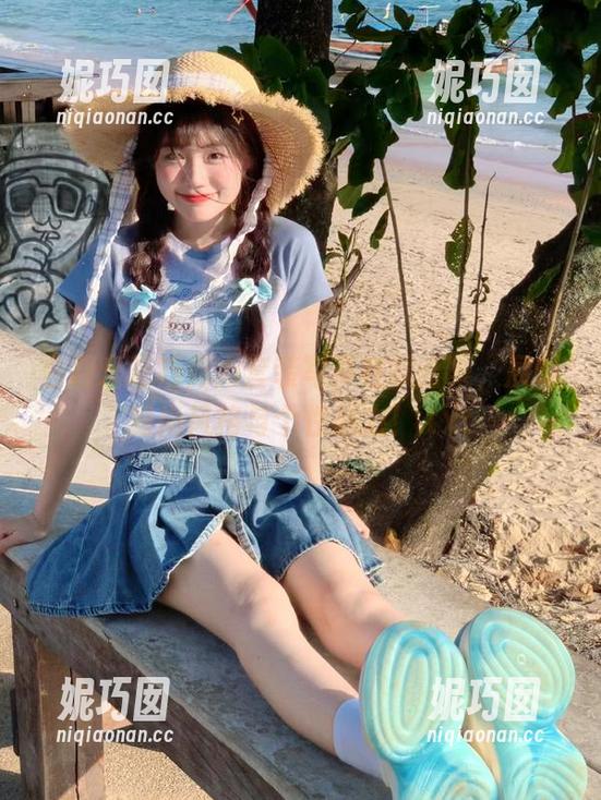白莉爱吃巧克力套装写真在线合集，展现时尚风格与个性魅力！.txt
