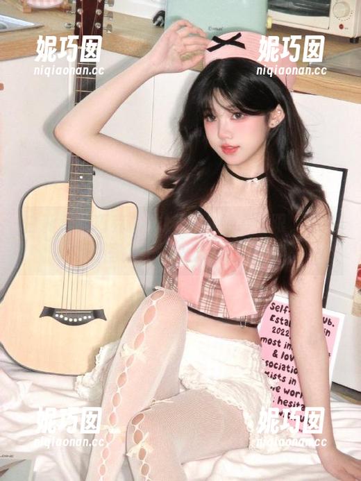 白莉爱吃巧克力妹妹COS魅力无限，超高清图集让你眼前一亮.txt