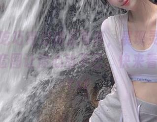 白莉爱吃巧克力裸足写真，展现灵动之美，精彩套图让你心动不已，快来看看吧！.txt