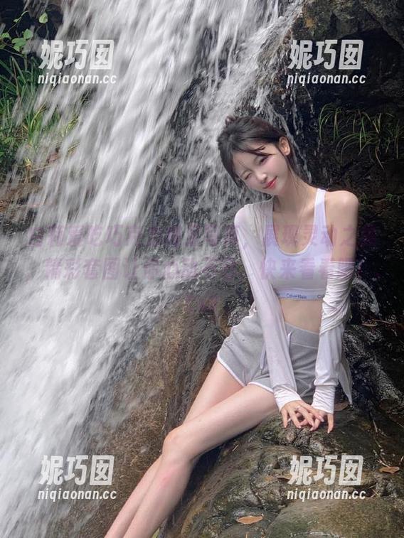 白莉爱吃巧克力裸足写真，展现灵动之美，精彩套图让你心动不已，快来看看吧！.txt