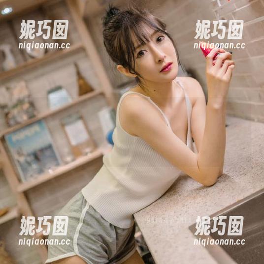 微密圈 - 相扑猫毛衣写真美图合集，缤纷冬季的魅力瞬间，不容错过的视觉盛宴.txt