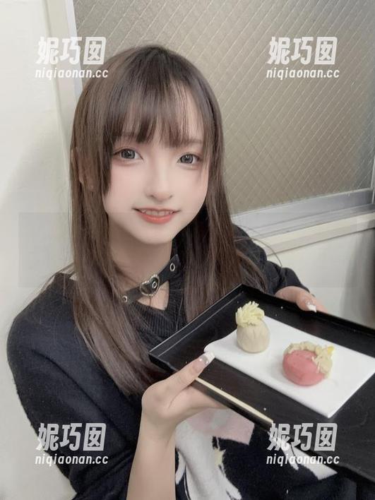 令人心动的神乐坂真冬圣诞套图，冬日唯美瞬间尽在其中，赶快下载收藏吧！.txt