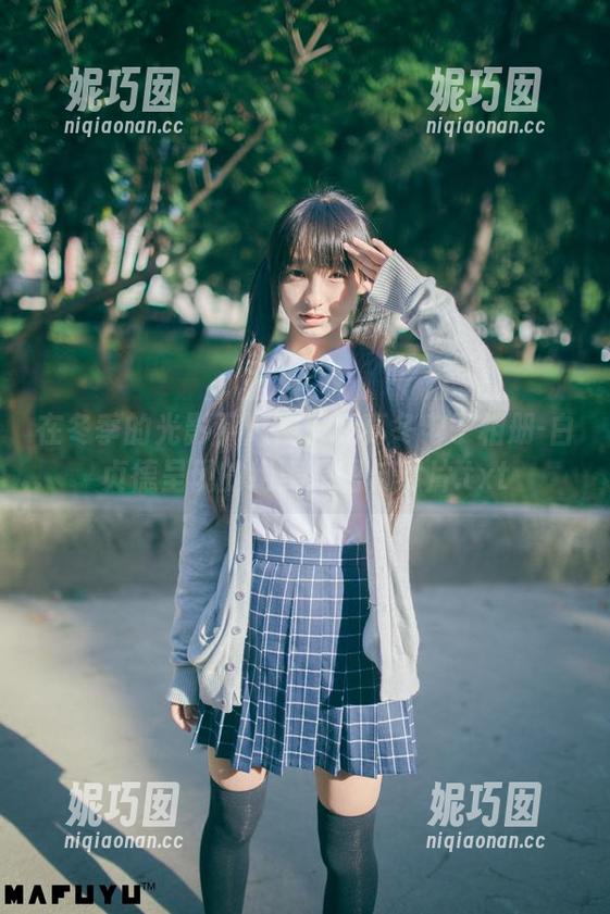 在冬季的光影下：神乐坂真冬电子相册-白贞德呈现的绝美原图与照片.txt