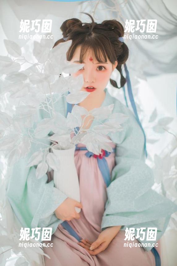 神乐坂真冬与你探讨妹妹写真背后的故事，观看这本图包，发现不一样的时尚灵感！.txt
