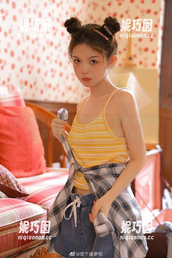 秀人网 - 优雅与舒适并存：冯木木LRIS毛衣写真作品集原图赏析.txt