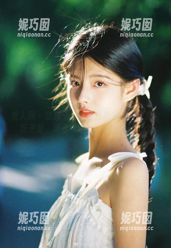 秀人网 - 奈沐子的裤里丝独家写真合集全新更新，带你领略时尚新风潮！.txt