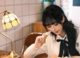 秀人网 – 网络红人娜比的甜心美图，今天我也来了一场自嘲展览！.txt