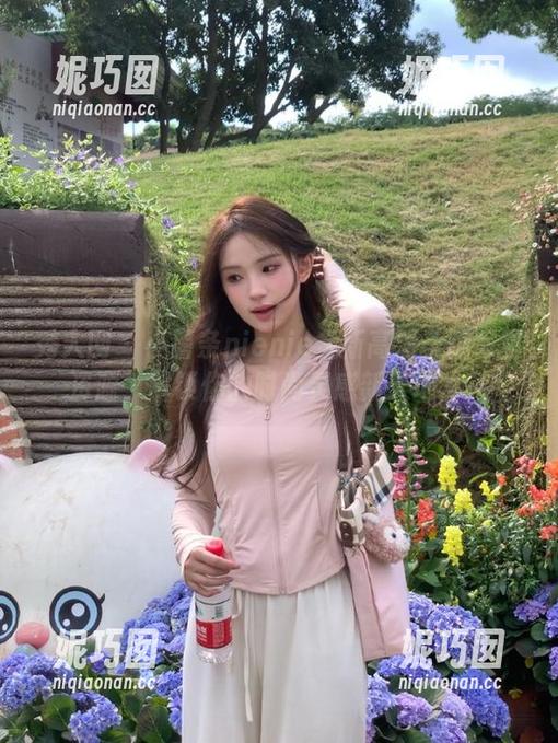 秀人网 - 小薯条nienie全新高清美腿写真资源，解锁你的时尚灵感新天地.txt