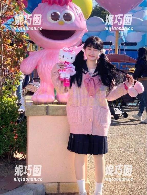 秀人网 - 幼幼黑白写真精选合集：每一张作品背后的故事与情感流露.txt