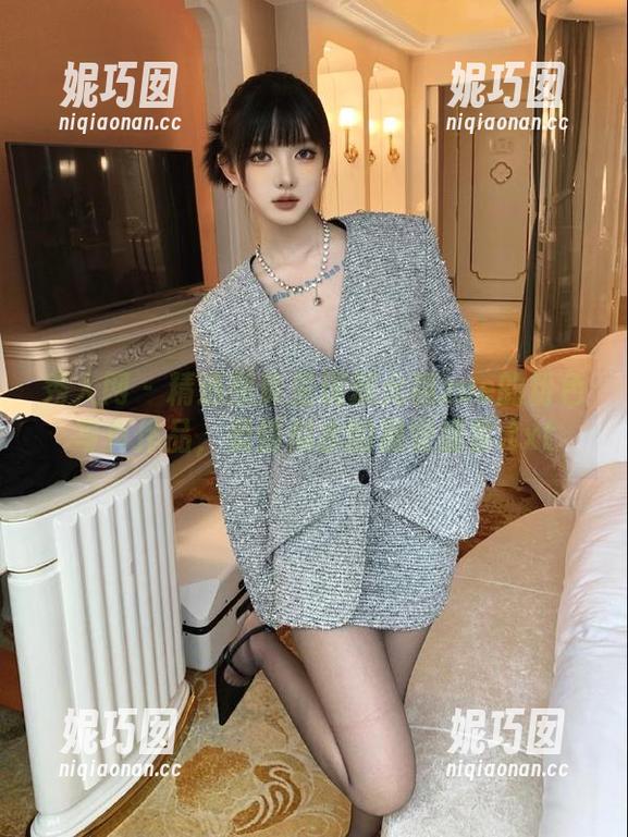 秀人网 - 精选图库呈现戴允祺zoe的粉色写真作品，柔情似水的视觉盛宴.txt