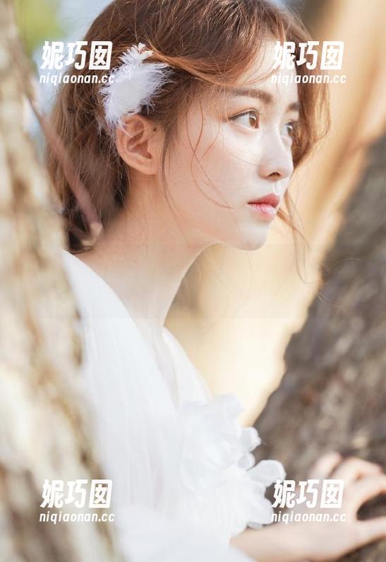 秀人网 - 与晚苏susu共赴青春：学妹写真图集，揭开那些最动人的迷人瞬间.txt