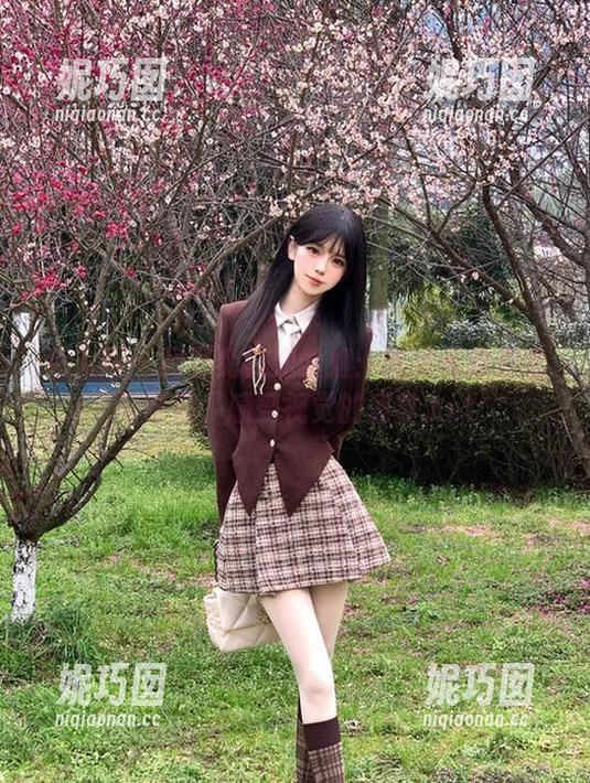 秀人网 - 月野兔美妞学姐：唯美写真合集与图册，感受视觉的盛宴.txt