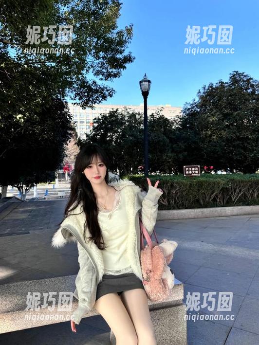 秀人网 - 全新发布！桃色奶酪比基尼写真合集，观看青春肉体与自由心灵交织的艺术！.txt