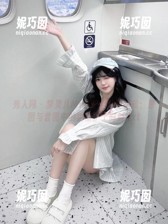 秀人网 - 梦灵儿Mini护士写真特辑：原图与套图中的甜蜜护士时刻.txt