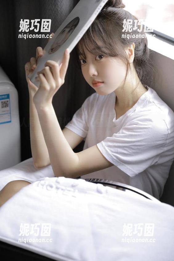 秀人网 - 模特悦悦粉色主题写真艺术：精美壁纸合集，点亮你的屏幕.txt